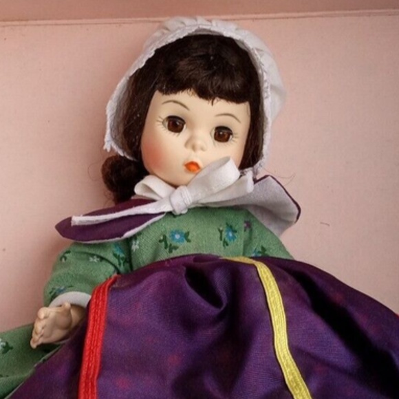 Vintage Madame Alexander International Doll With  Box CANADA 560 - Picture 4 of 12